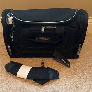 Kenneth Cole Reaction Black Travel Bag